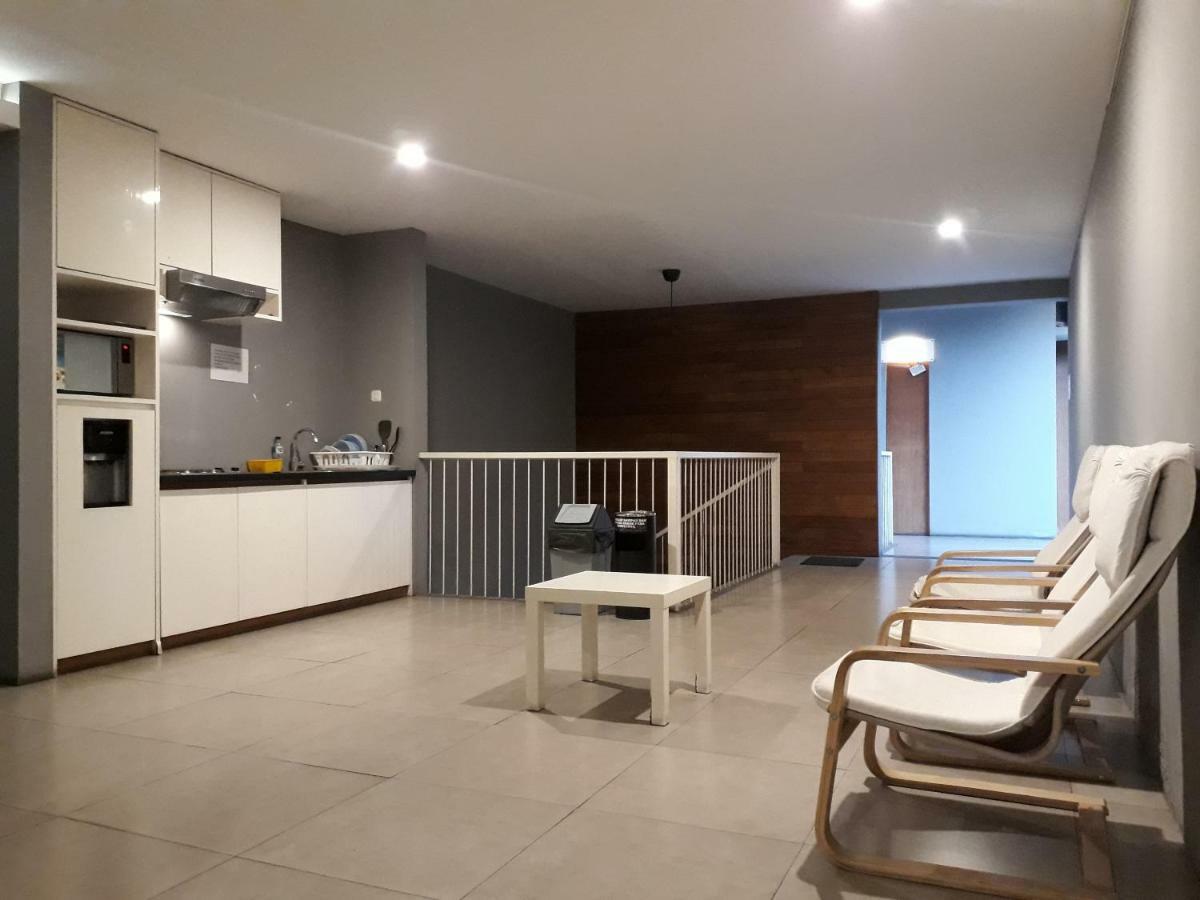 2510 Urbanliving Aparthotel Jakarta Exterior photo